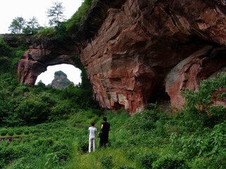 天桥岩